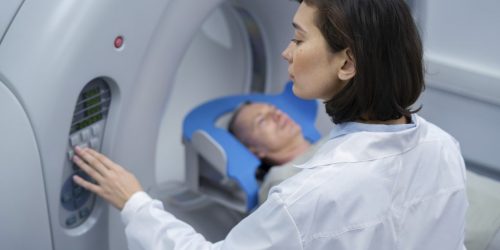 Energia ininterrupta: proteção vital para tomógrafos e aparelhos de ressonância magnética